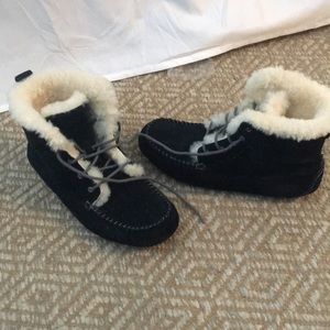 Ugg Slippers basically brand new!